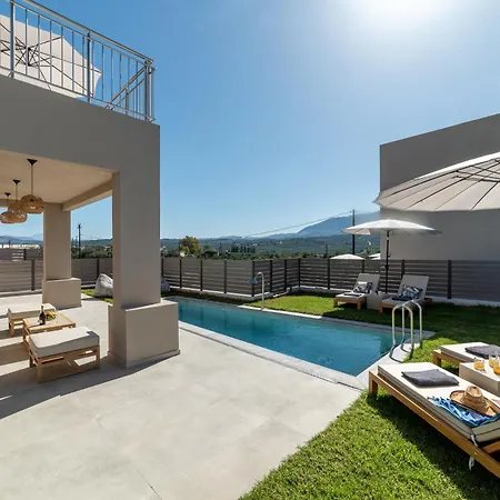Ks Luxury Heated Pools *