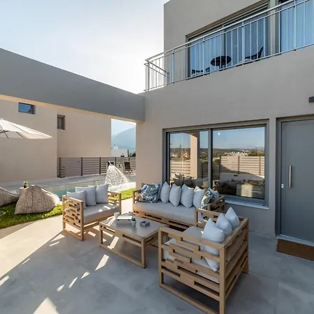 Ks Luxury Heated Pools Villa