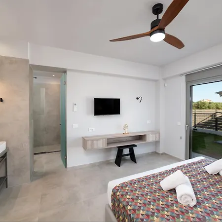 Ks Luxury Heated Pools *