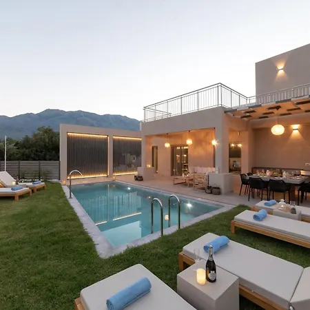 Ks Luxury Heated Pools Villa