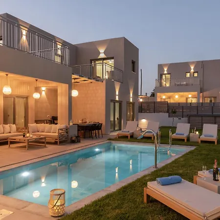 Ks Luxury Heated Pools Villa